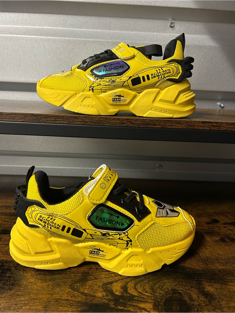Kids Yellow Robot Chunky Sneakers Size 33 Hook & Loop Lightweight Shoes US 2